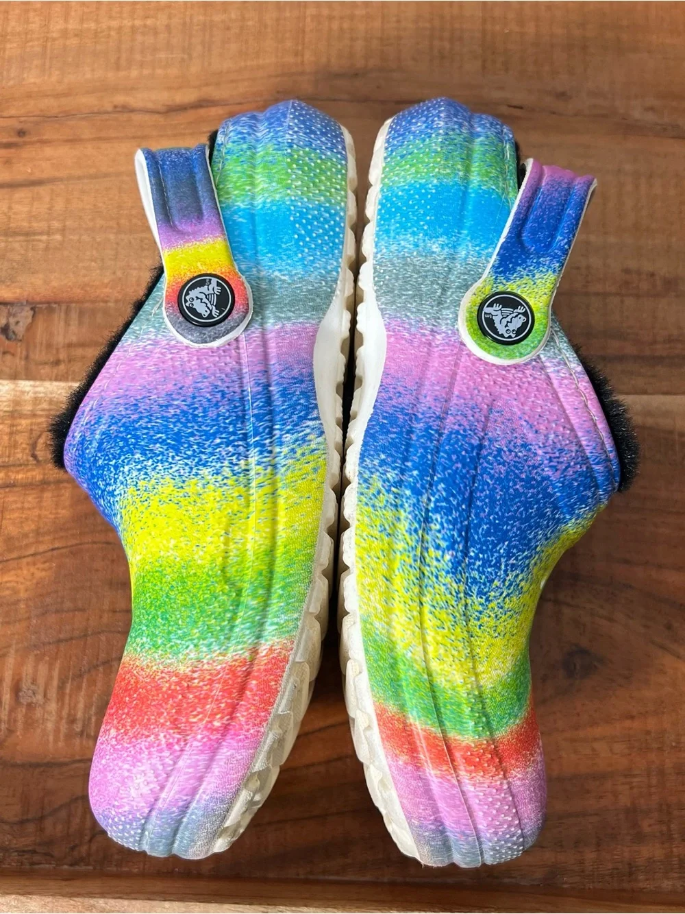 CROCS Unisex Big Kids Clogs with Multicolor Tie-Dye Fuzzy Insole J2